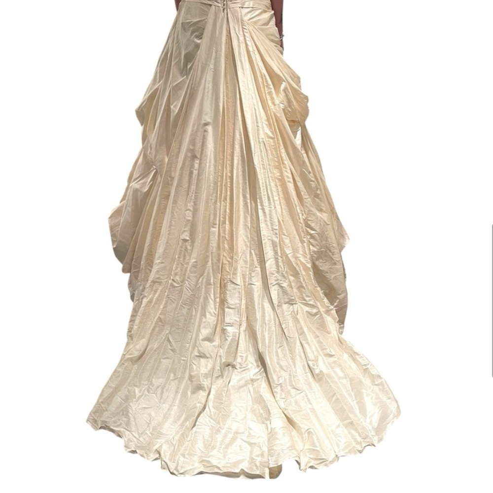 NWT ENZOANI Erica Light Ivory/Antique Gold Koyna Silk Princess Dress (6) - Picture 8 of 14